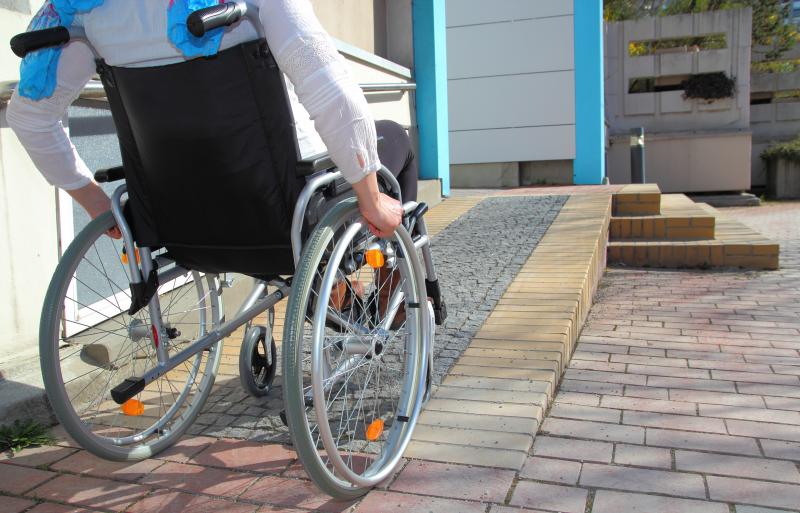 Aménagements pour personnes à mobilité réduite, quelles solutions choisir ?