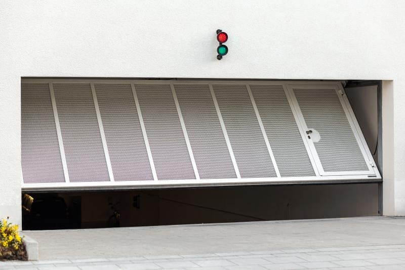 Motoriser sa porte de garage, avantages et conseils pratiques